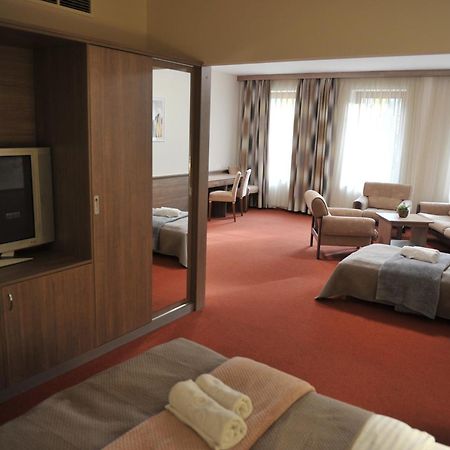 Hotel Harom Gunar Kecskemét Zewnętrze zdjęcie