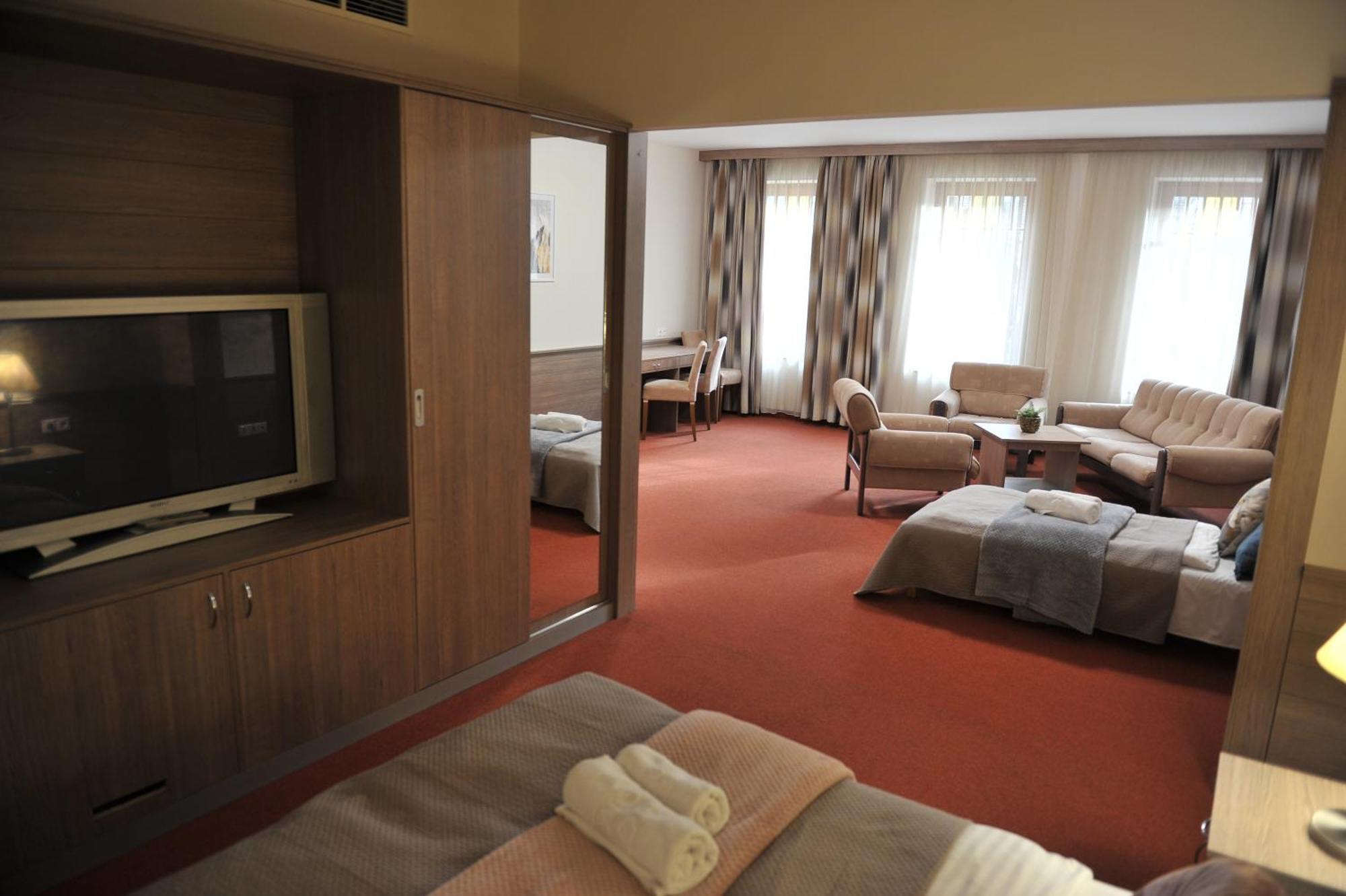 Hotel Harom Gunar Kecskemét Zewnętrze zdjęcie