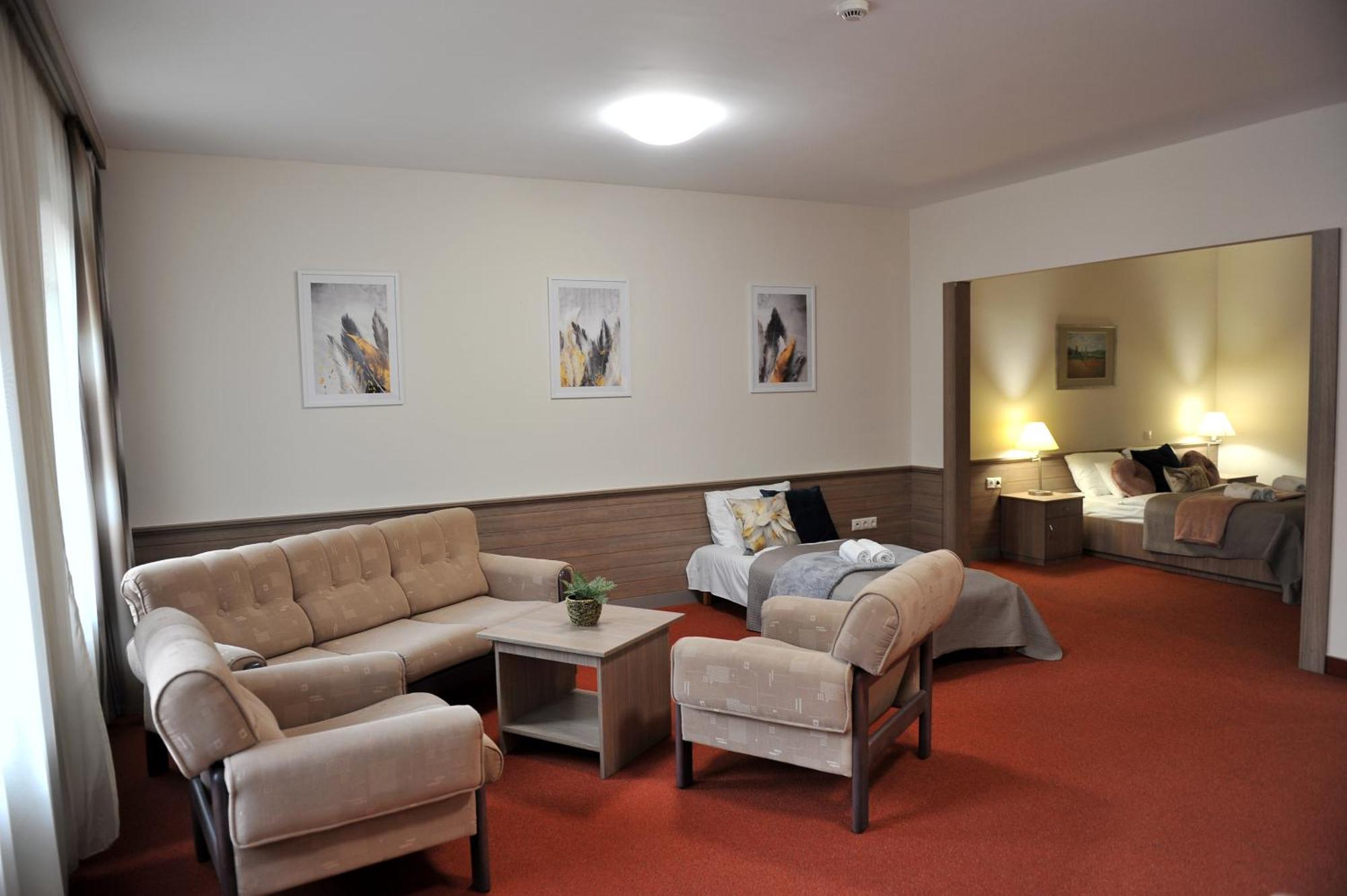 Hotel Harom Gunar Kecskemét Zewnętrze zdjęcie